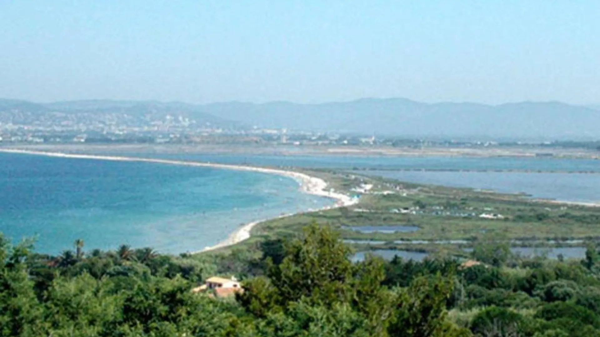 Villa A Hyeres Avec Piscine, Climatisation Et Wi-Fi, A 5 Min De La Plage - Fr-1-335-169