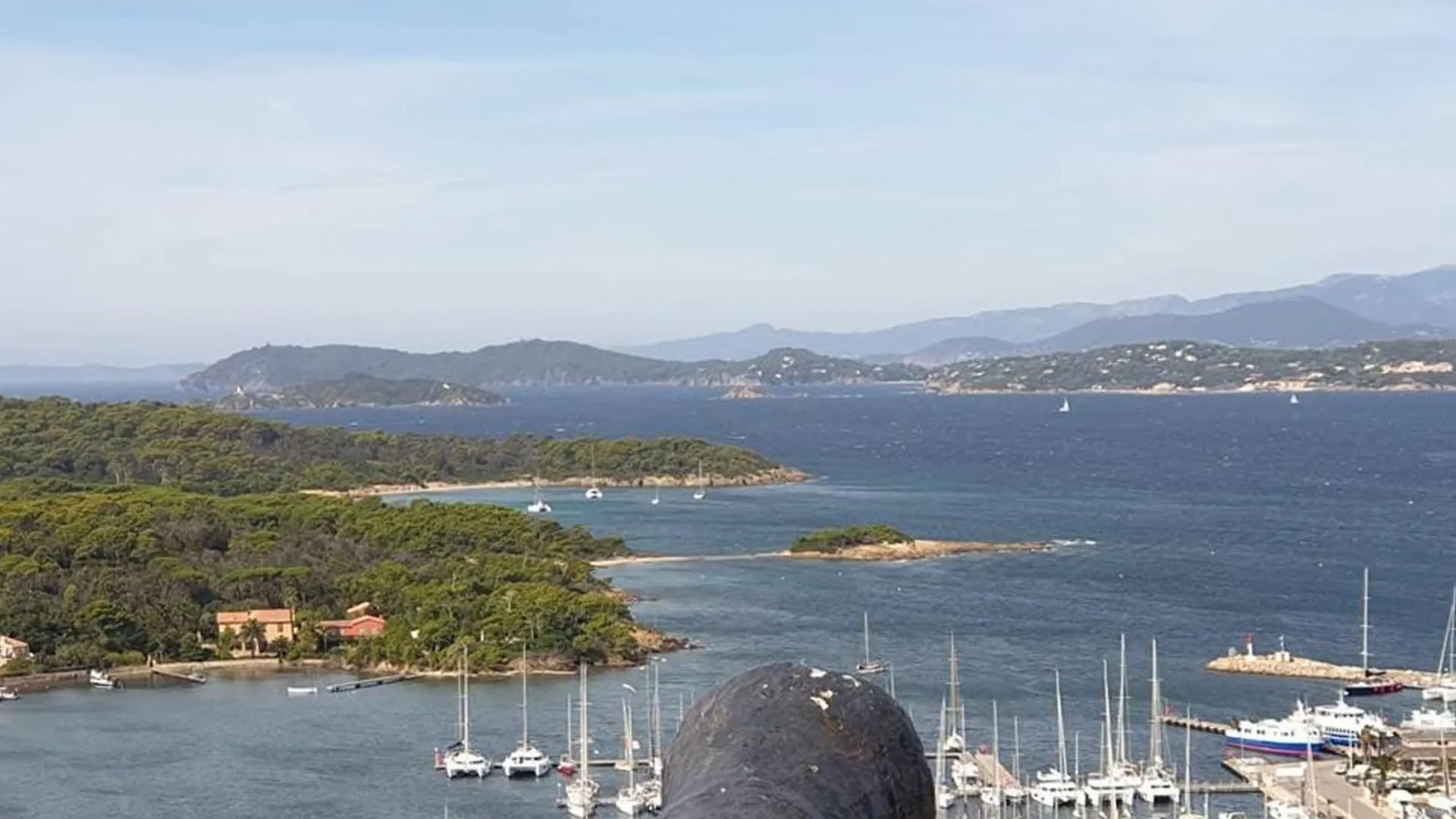 Villa A Hyeres Avec Piscine, Climatisation Et Wi-Fi, A 5 Min De La Plage - Fr-1-335-169