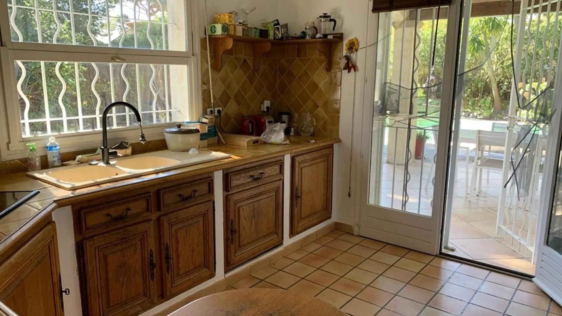 Villa A Hyeres Avec Piscine, Climatisation Et Wi-Fi, A 5 Min De La Plage - Fr-1-335-169
